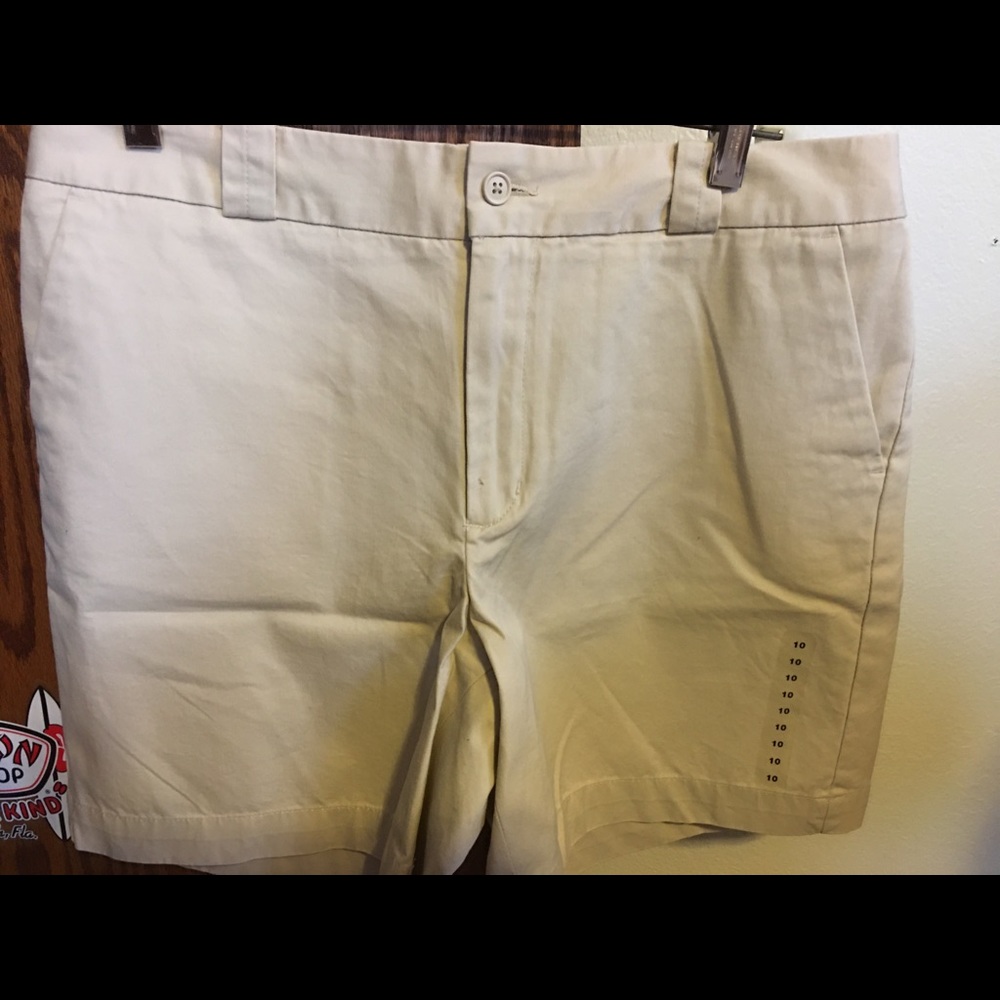 GAP Khaki shorts
